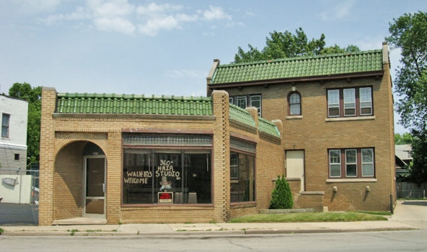 1233 Douglas Ave in Racine, WI - Building Photo