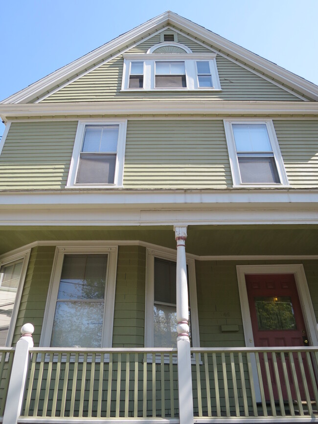46 Meacham Rd, Unit 2 in Somerville, MA - Foto de edificio - Building Photo