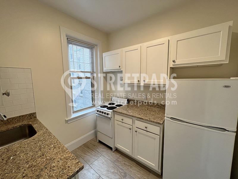 31 Park Dr in Boston, MA - Building Photo