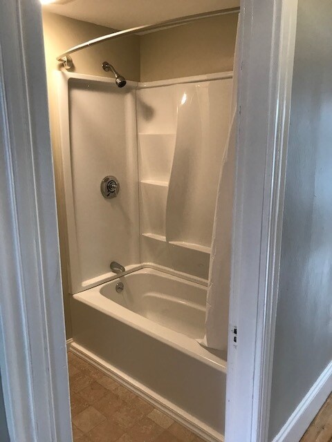 17 Highland Park, Unit apt 2 in Uxbridge, MA - Building Photo - Building Photo