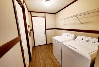 332 Fox Chase Blvd in Grand Blanc, MI - Foto de edificio - Building Photo