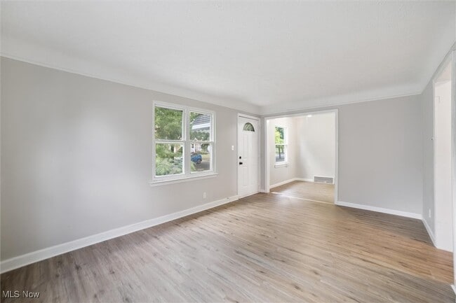 15705 Fernway Dr in Maple Heights, OH - Building Photo - Building Photo