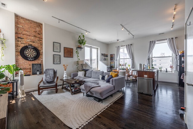 2401 W North Ave, Unit 203