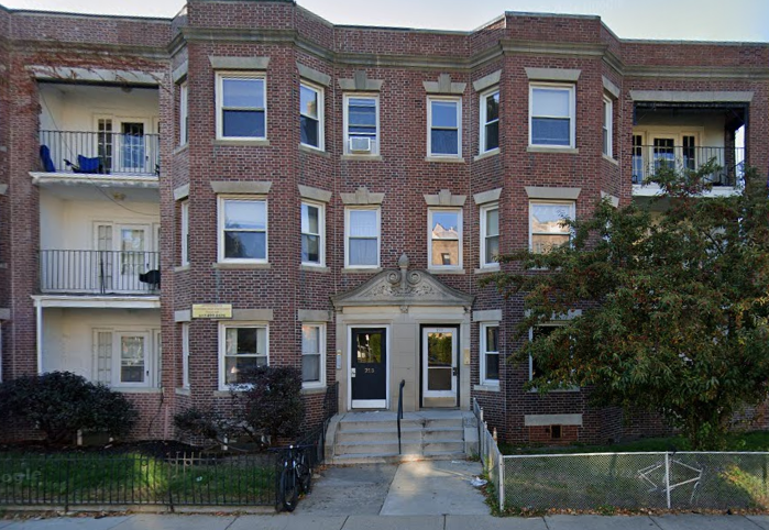 209 Chestnut Hill Ave, Unit 1 in Boston, MA - Foto de edificio