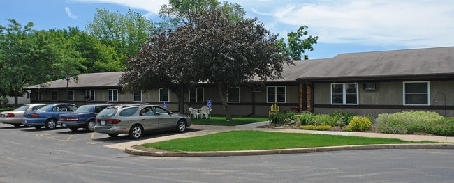 Greenview Senior Apartments in Randolph, WI - Foto de edificio - Building Photo