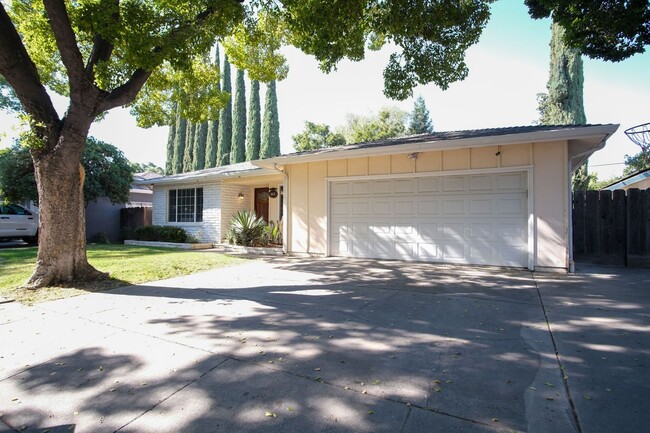 665 Dennis Ct in Merced, CA - Foto de edificio - Building Photo