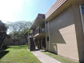 14867 SW 104th St in Miami, FL - Building Photo