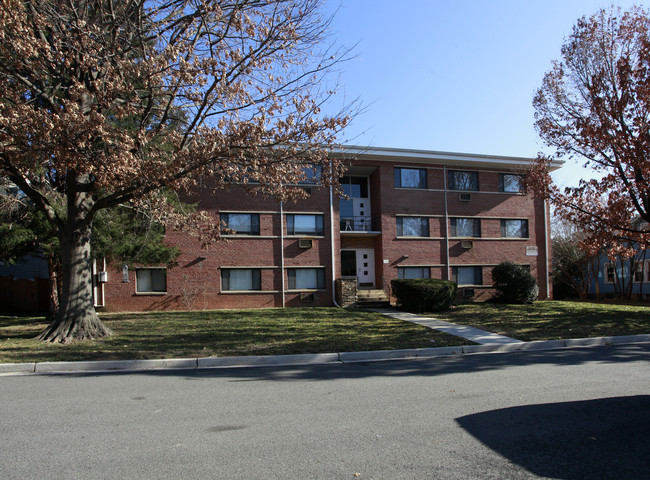 Hudson Street Apartments in Arlington, VA - Building Photo - Building Photo