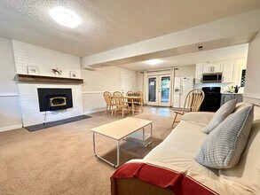 12030 NE 144th St in Kirkland, WA - Building Photo - Building Photo