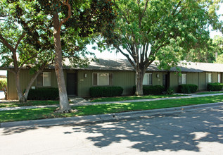 Westridge Apartments in Fresno, CA - Building Photo - Building Photo