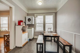 Heights Apartments on Overlook in Cleveland Heights, OH - Foto de edificio - Building Photo