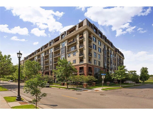property at 317 Groveland Ave