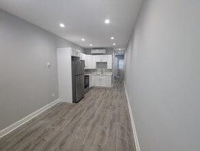 7052 W Higgins Ave in Chicago, IL - Building Photo - Building Photo