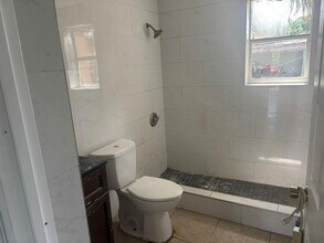1236 Peak Rd in Lantana, FL - Building Photo - Building Photo