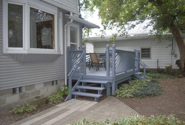 703 W California Ave in Urbana, IL - Foto de edificio - Building Photo