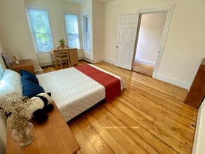 18 Fisk Pl, Unit 18 in Cambridge, MA - Building Photo - Building Photo