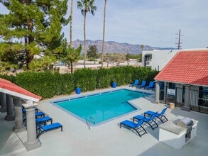 Vista Montana Apartments in Tucson, AZ - Foto de edificio - Building Photo