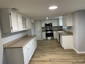 8306 Hanbridge Ln in Austin, TX - Building Photo - Building Photo