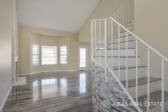 549 Tabony Ave in Henderson, NV - Foto de edificio - Building Photo