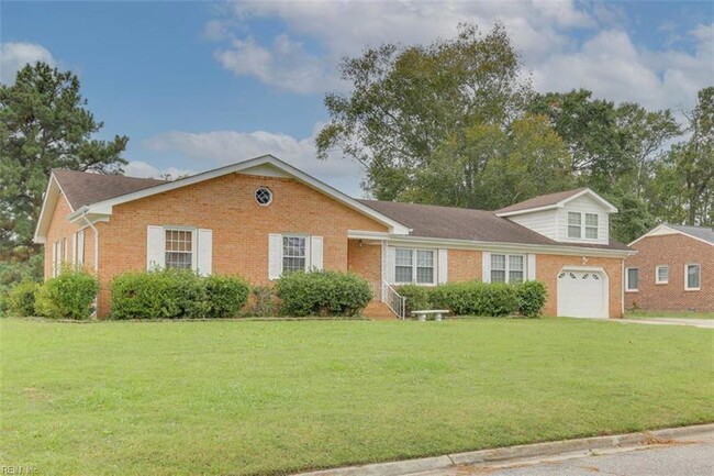 182 Yorkshire Rd in Portsmouth, VA - Foto de edificio - Building Photo