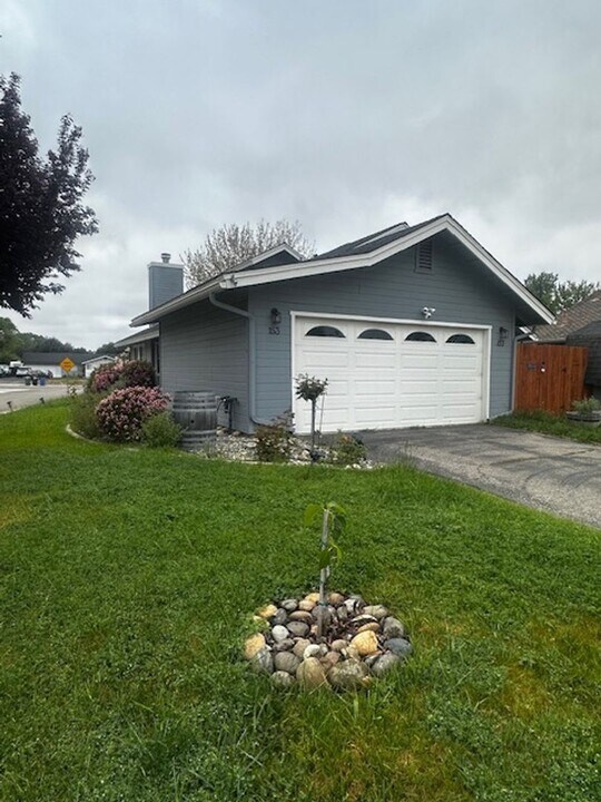 153 Wessels Way in Templeton, CA - Building Photo