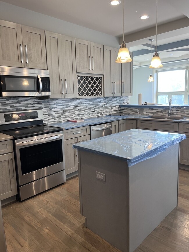 1208 E 64th St in Chicago, IL - Building Photo - Building Photo