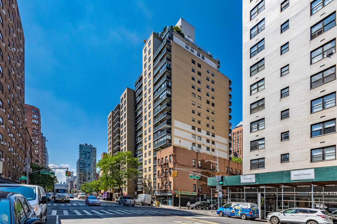 Gramercy Spire Apartments in New York, NY - Building Photo