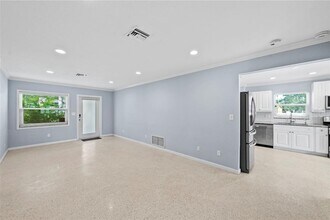 7499 Oak St NE in St. Petersburg, FL - Building Photo - Building Photo