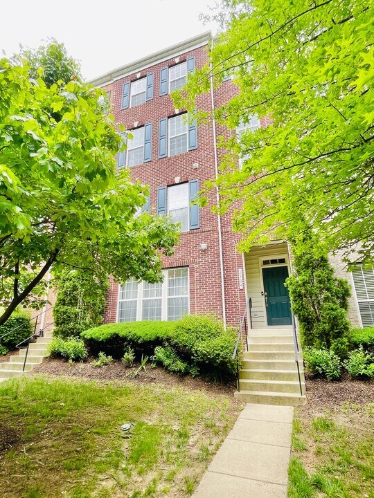 2304 Margraf Cir in Woodbridge, VA - Building Photo