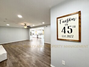 7429 E 45th St in Tucson, AZ - Building Photo - Building Photo