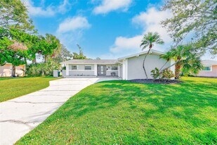 7195 Augusta Blvd in Seminole, FL - Building Photo