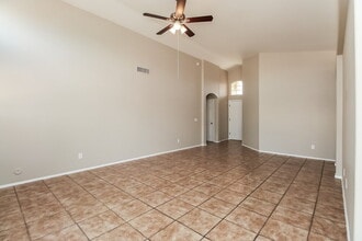 1702 W Jupiter Way in Chandler, AZ - Foto de edificio - Building Photo