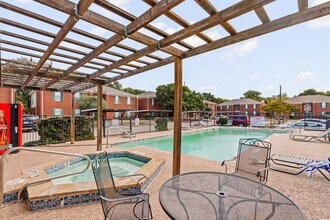 Valencia Plaza Apartments in Fort Worth, TX - Foto de edificio - Other
