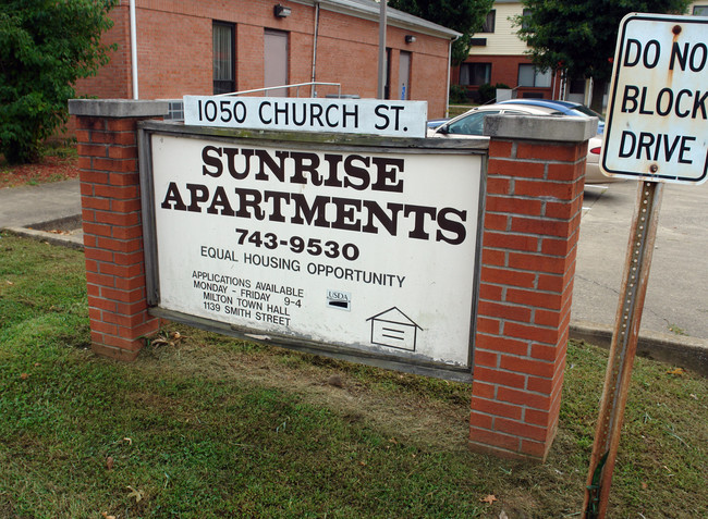 1050 Church St in Milton, WV - Building Photo - Building Photo