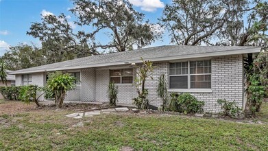 5305 Oakwood Ct in Tampa, FL - Building Photo - Building Photo