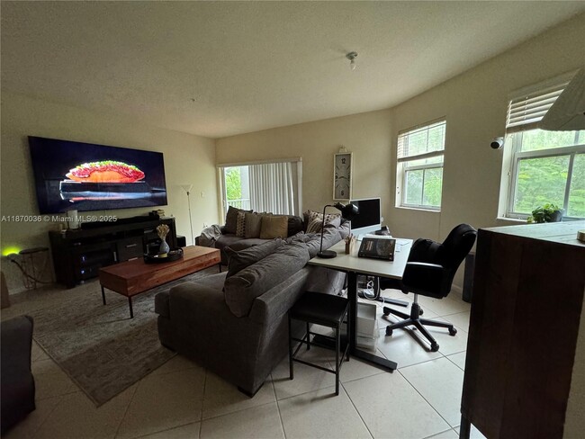 8960 NW 97th Ave in Doral, FL - Building Photo - Building Photo