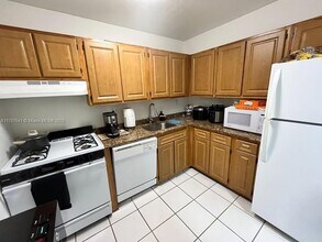 13100 SW 92nd Ave, Unit A-216 in Miami, FL - Foto de edificio - Building Photo