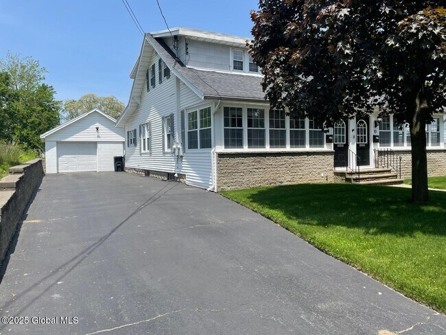 8 Locust Park in Colonie, NY - Building Photo - Building Photo