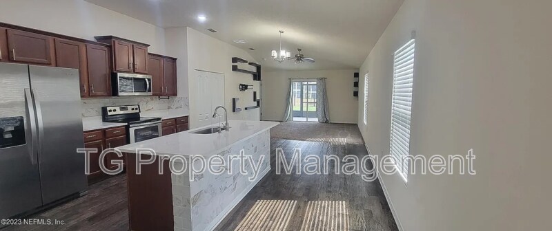 8238 Meadow Walk Ln in Jacksonville, FL - Building Photo