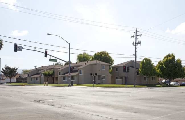 1011 E Laurel Dr in Salinas, CA - Building Photo - Building Photo