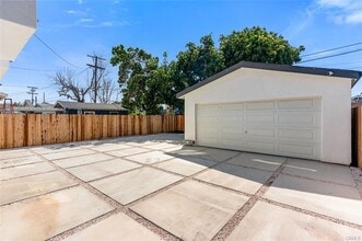 136 W 48th St, Unit 138.5 in Los Angeles, CA - Foto de edificio - Building Photo