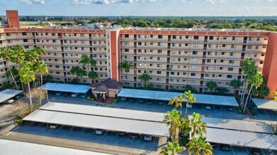 7370 S Oriole Blvd-Unit -306 in Delray Beach, FL - Building Photo - Building Photo
