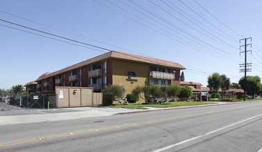 Gallery Apartments in Anaheim, CA - Foto de edificio - Building Photo