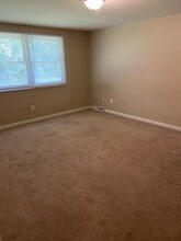 137 Creekside Dr in Buffalo, NY - Building Photo - Building Photo