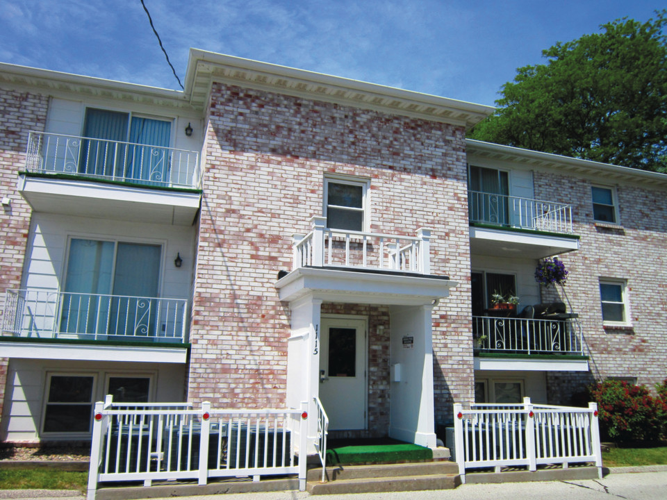 Sunset Apartments in Norwalk, IA - Building Photo