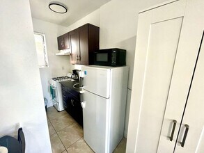 338 Van Buren St in Hollywood, FL - Foto de edificio - Building Photo