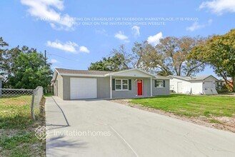 10801 Corinth St in Port Richey, FL - Building Photo - Building Photo