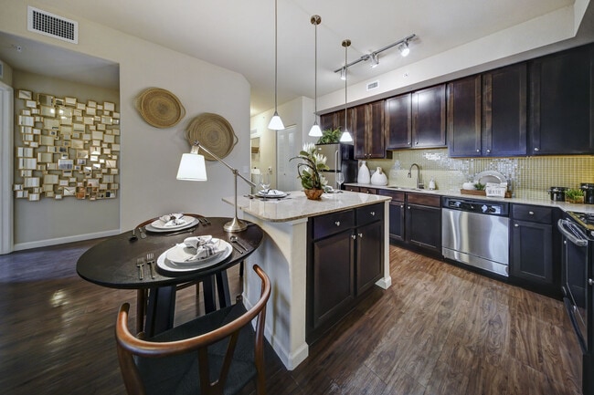 33 WEST in Davie, FL - Foto de edificio - Interior Photo