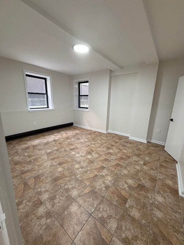 150 S Harrison St, Unit B2 in East Orange, NJ - Foto de edificio - Building Photo