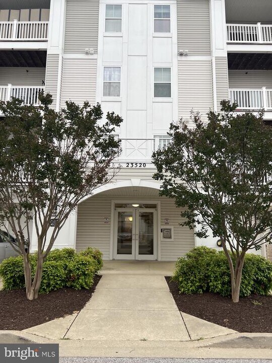 23520 FDR Boulevard in California, MD - Building Photo